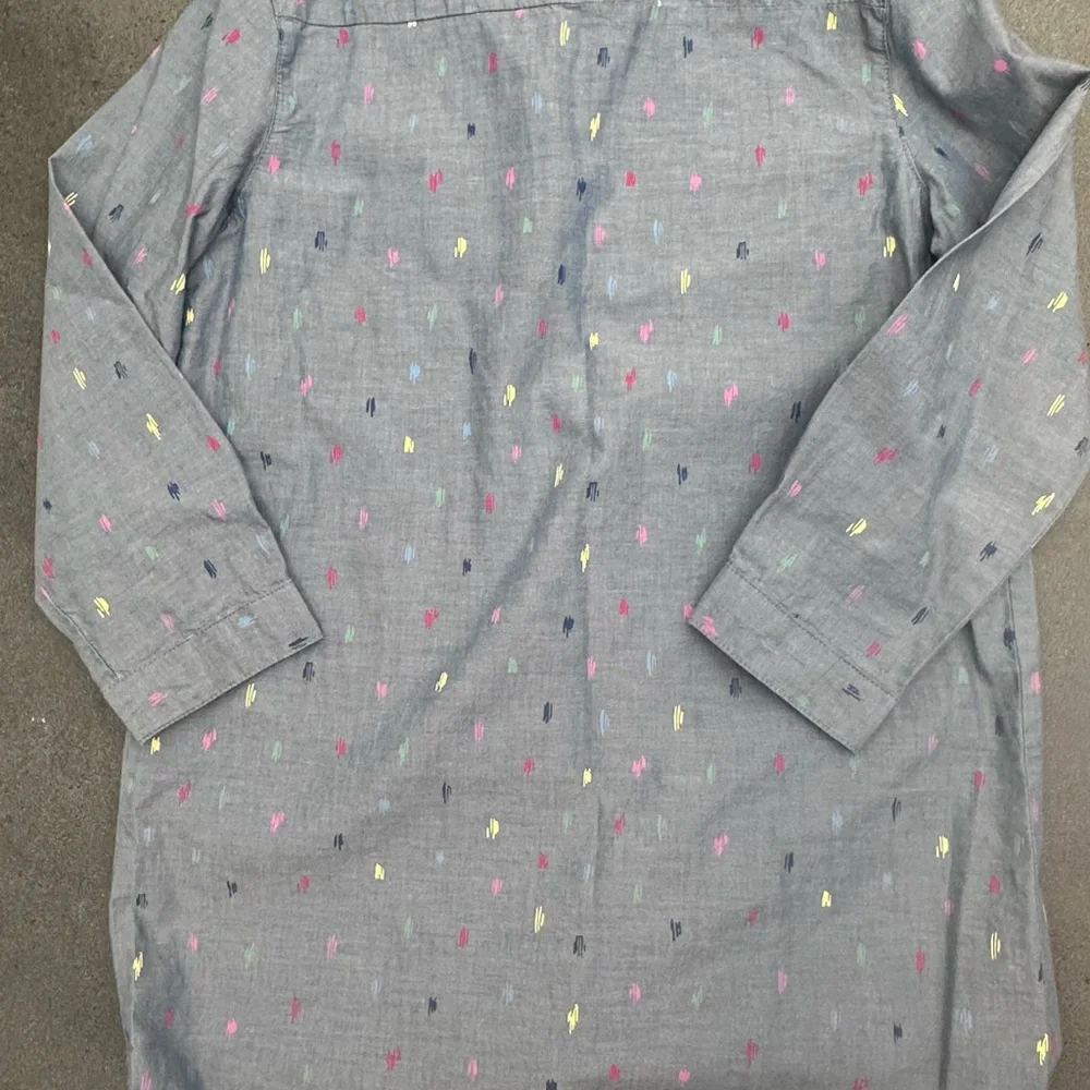 Patterned Button-Up Shirt - Picture 4 of 5